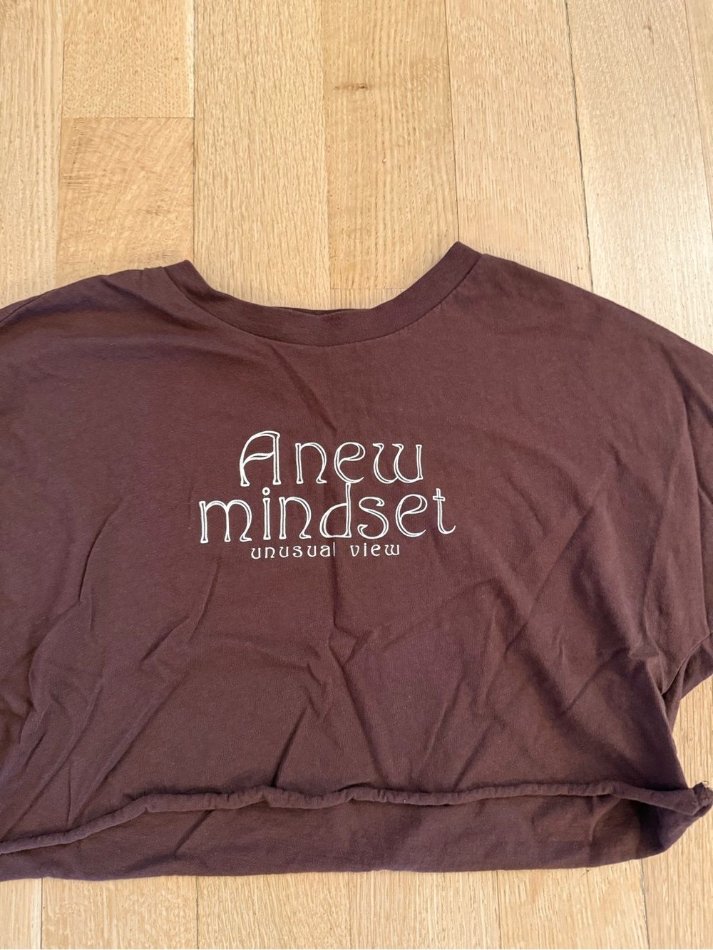 Pull&Bear Chocolate Brown Cropped Tee With 'Anew Mindset' Print — image 2 of 4